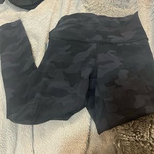 Lululemon size 4